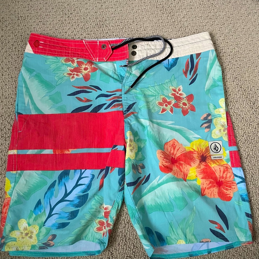 Volcom Slingers board shorts 33